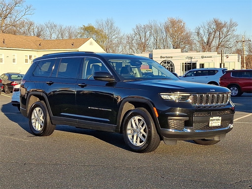 Used 2023 Jeep Grand Cherokee Laredo SUV