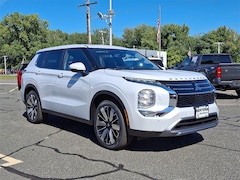 2025 Mitsubishi Outlander SE SUV