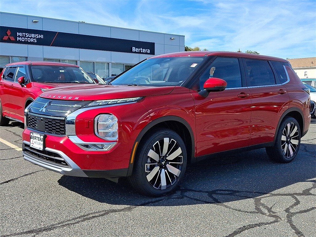 2025 Mitsubishi Outlander SE photo 2