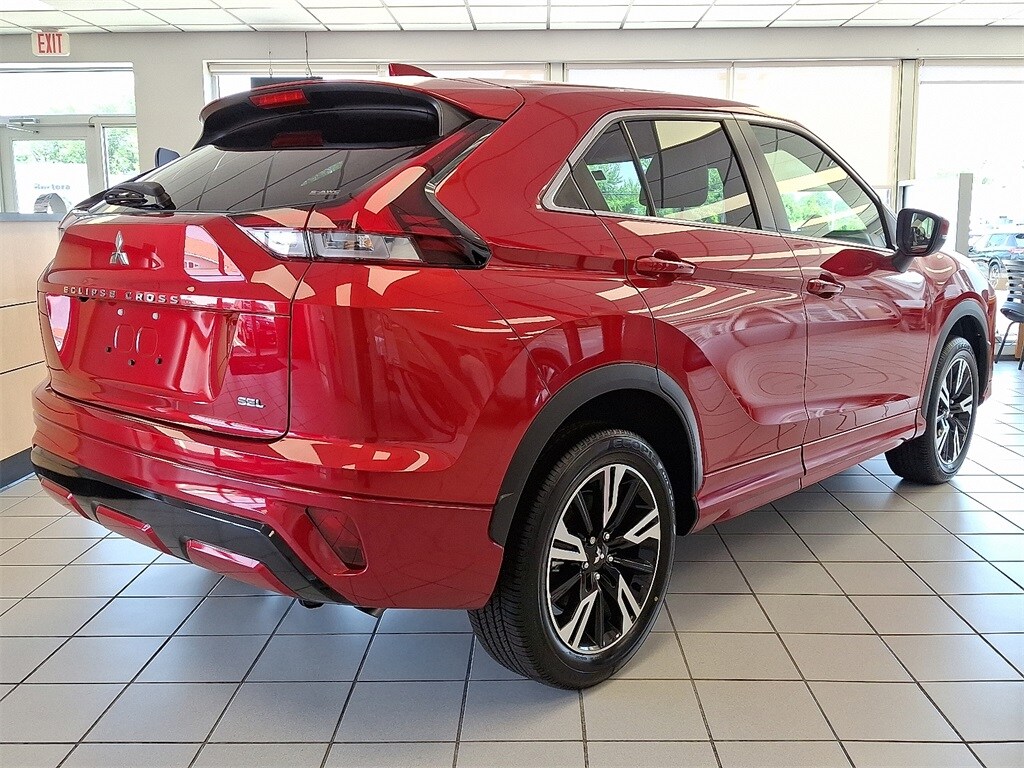 2025 Mitsubishi Eclipse Cross SEL photo 4