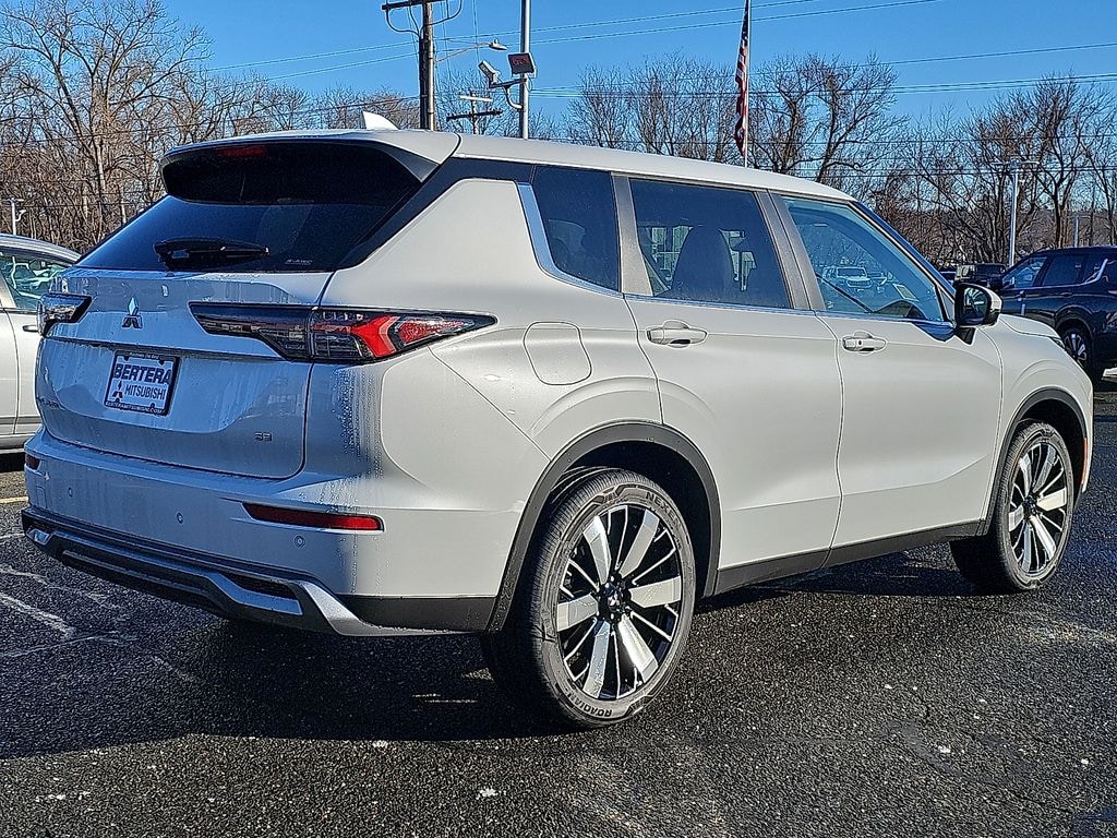 New 2026 Mitsubishi Outlander SE SUV