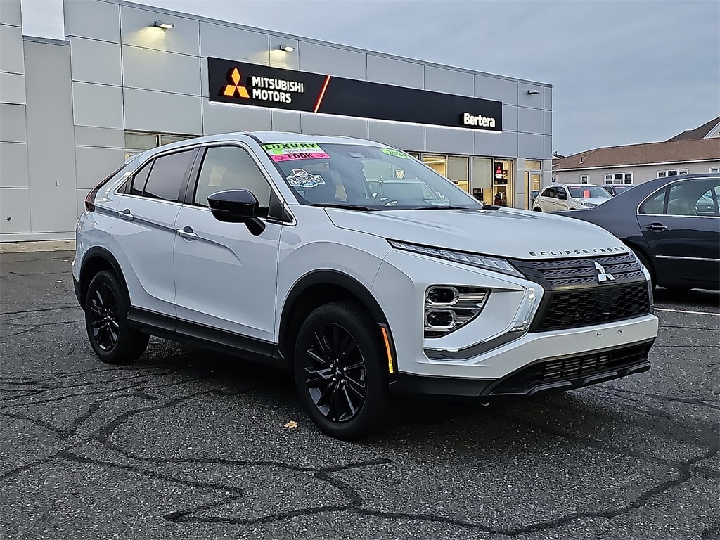 2024 Mitsubishi Eclipse Cross LE's photo