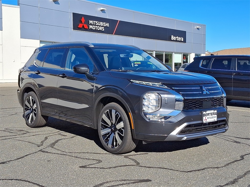 2025 Mitsubishi Outlander SEL's photo