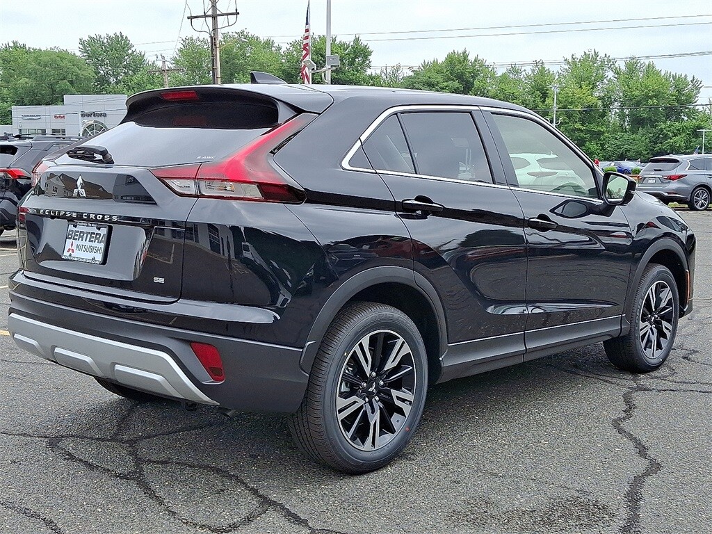2025 Mitsubishi Eclipse Cross SE photo 2