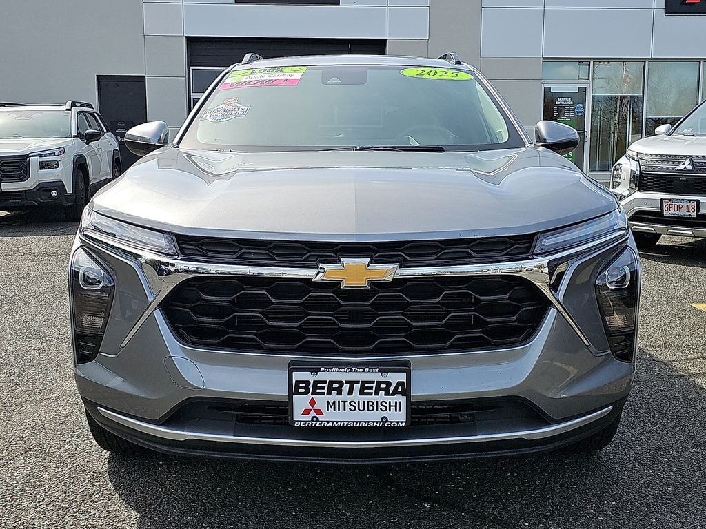 Used 2025 Chevrolet Trax LT SUV
