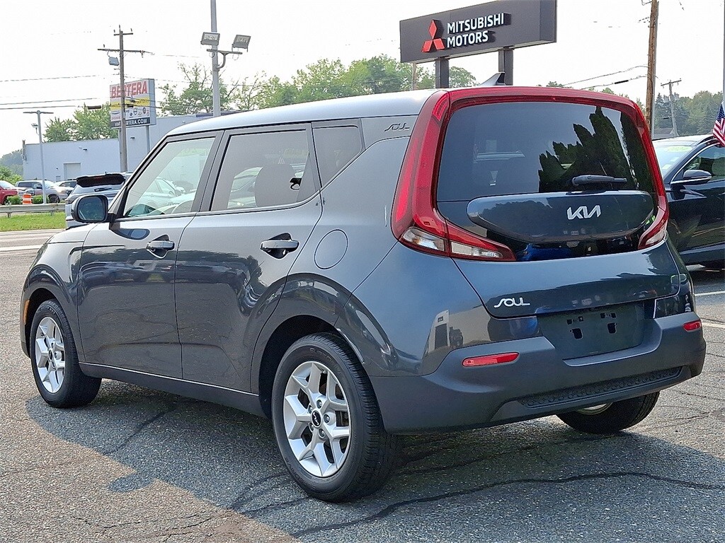 2022 Kia Soul LX photo 4