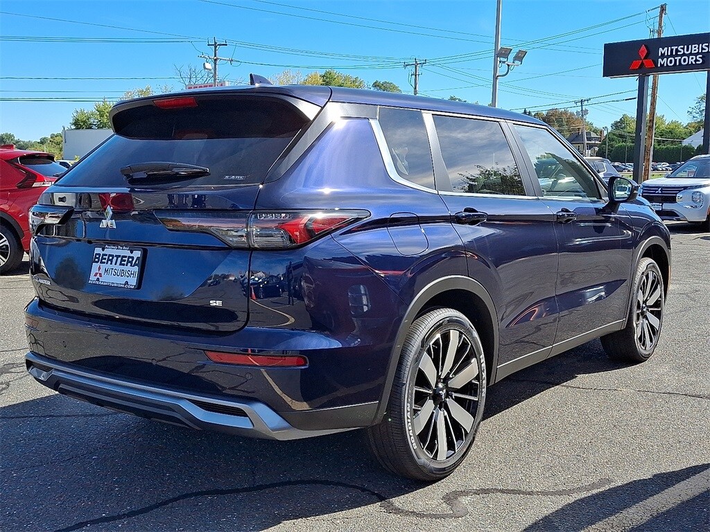 2025 Mitsubishi Outlander SE photo 4