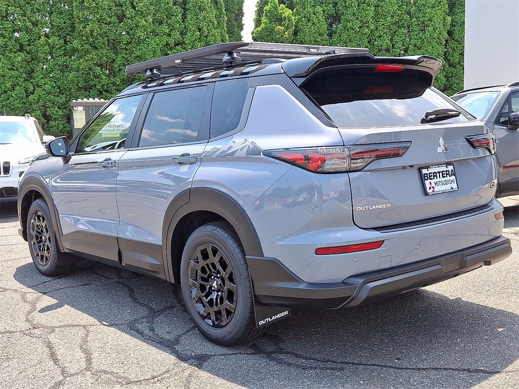 2025 Mitsubishi Outlander SE Ralliart photo 3