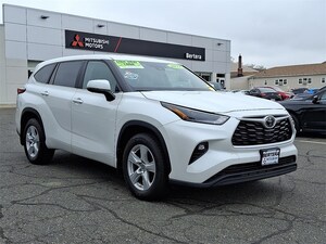 2023 Toyota Highlander LE SUV