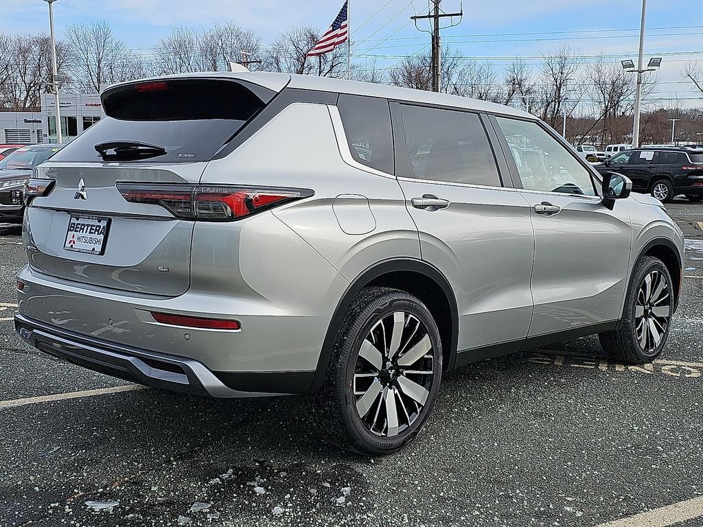 New 2026 Mitsubishi Outlander SE SUV
