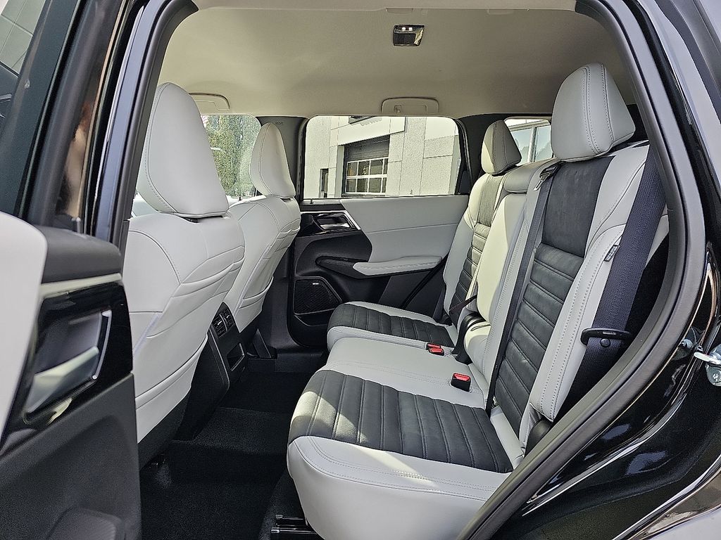 2026 Mitsubishi Outlander SE - Photo 6