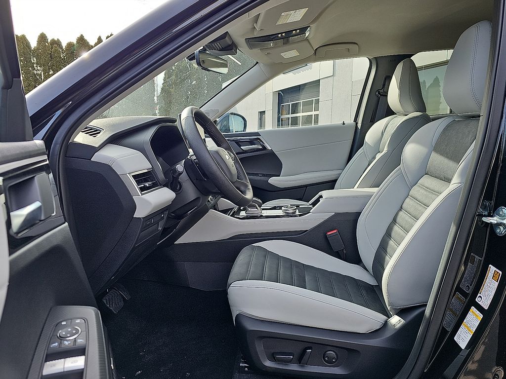 2026 Mitsubishi Outlander SE - Photo 9