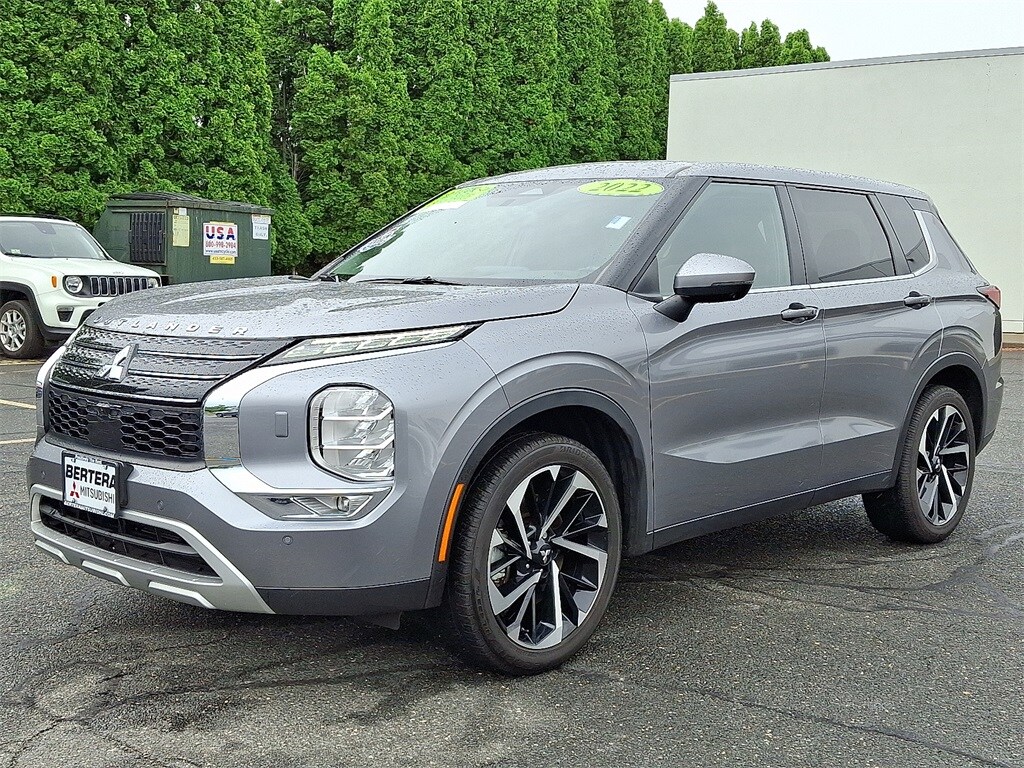 2022 Mitsubishi Outlander SE photo 3