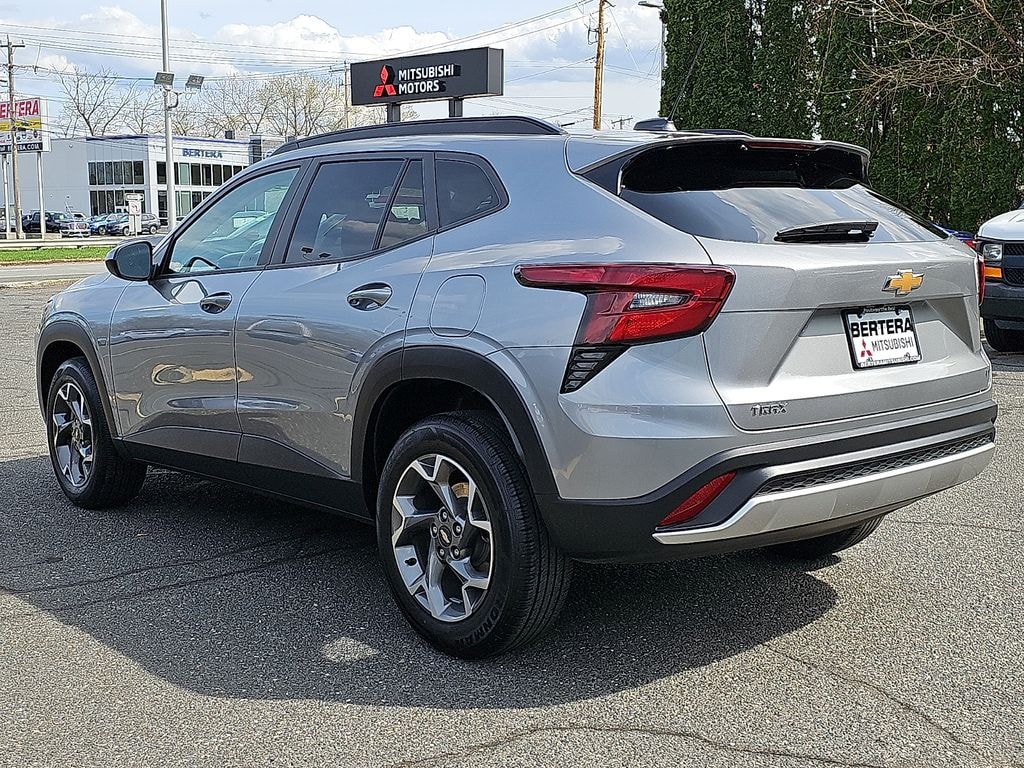 Used 2025 Chevrolet Trax LT SUV