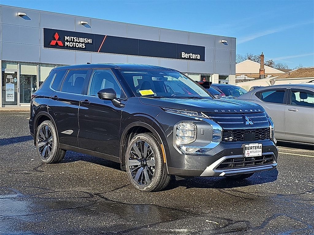 2026 Mitsubishi Outlander SE's photo