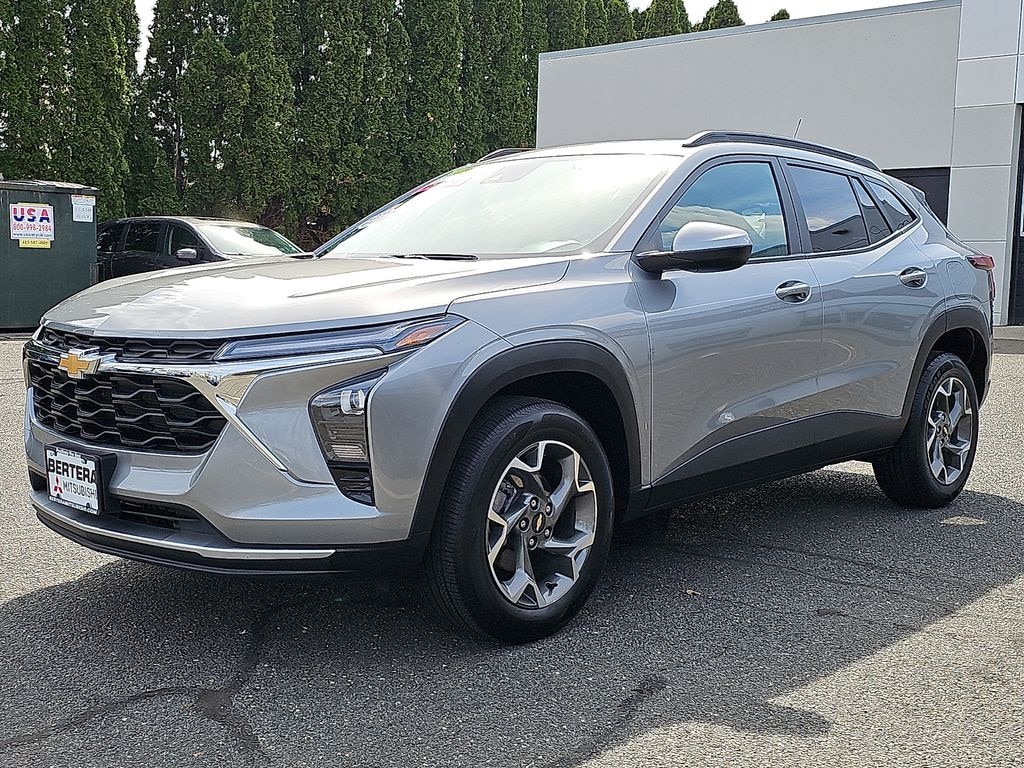 Used 2025 Chevrolet Trax LT SUV