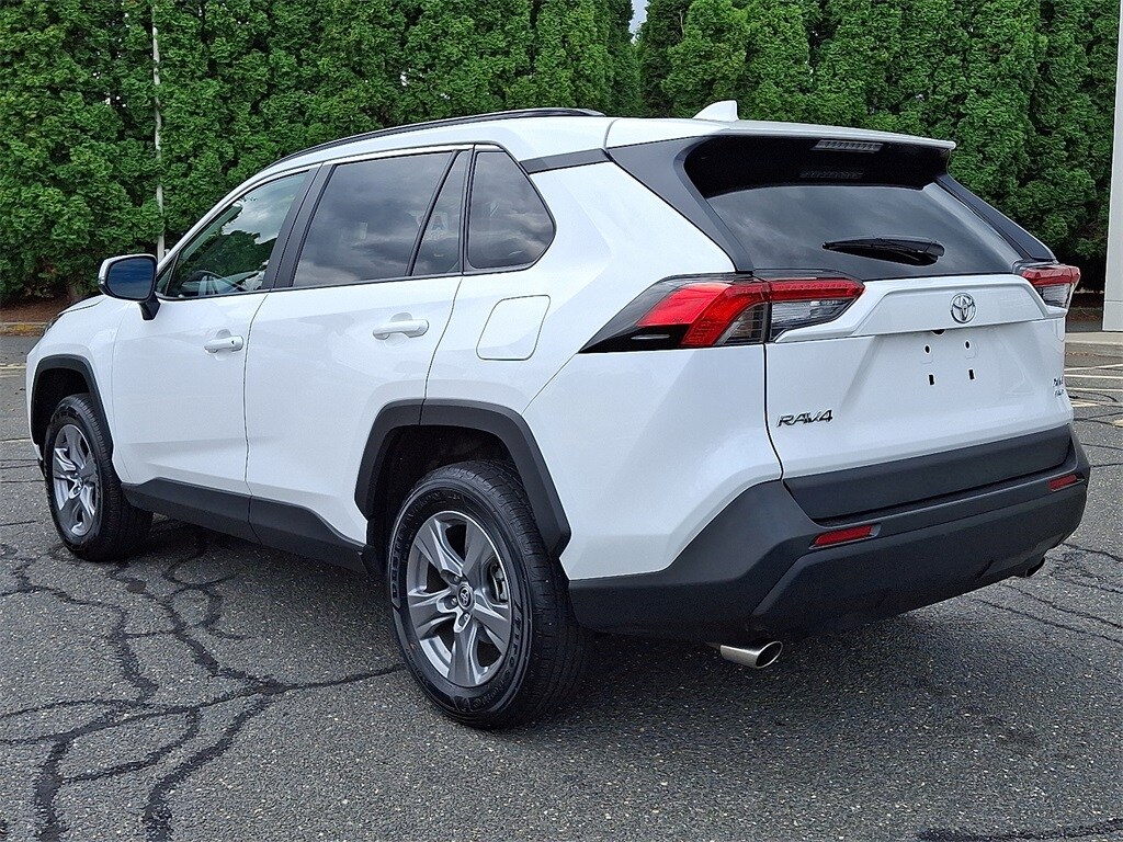2024 Toyota RAV4 XLE photo 4