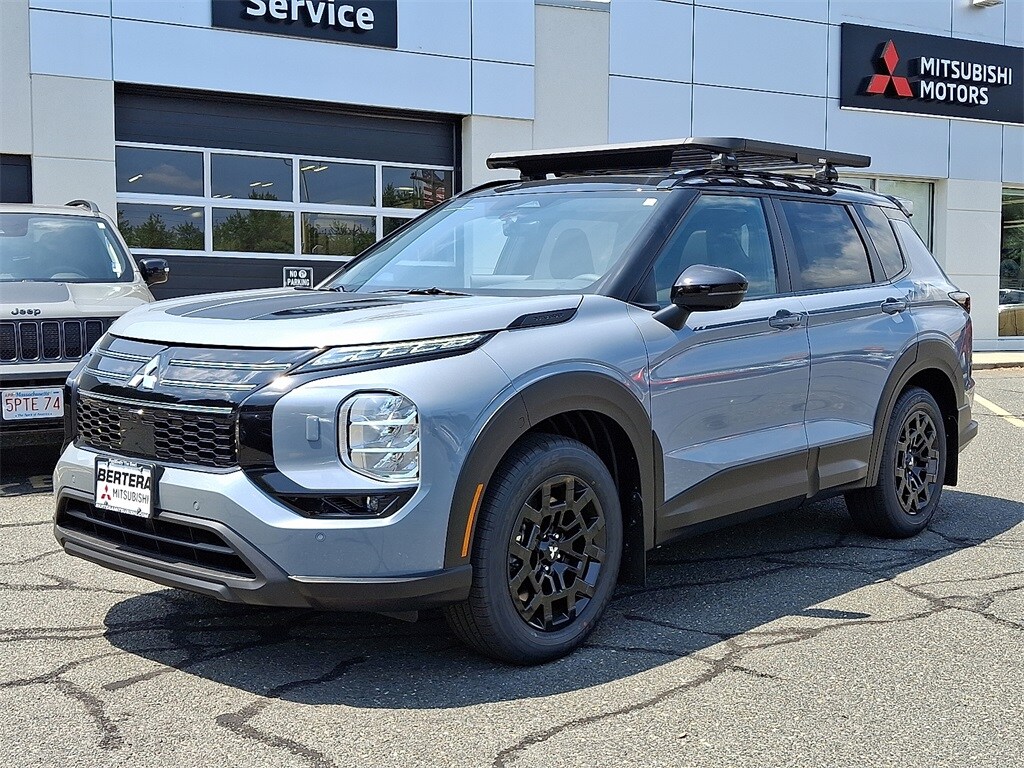 2025 Mitsubishi Outlander SE Ralliart photo 2