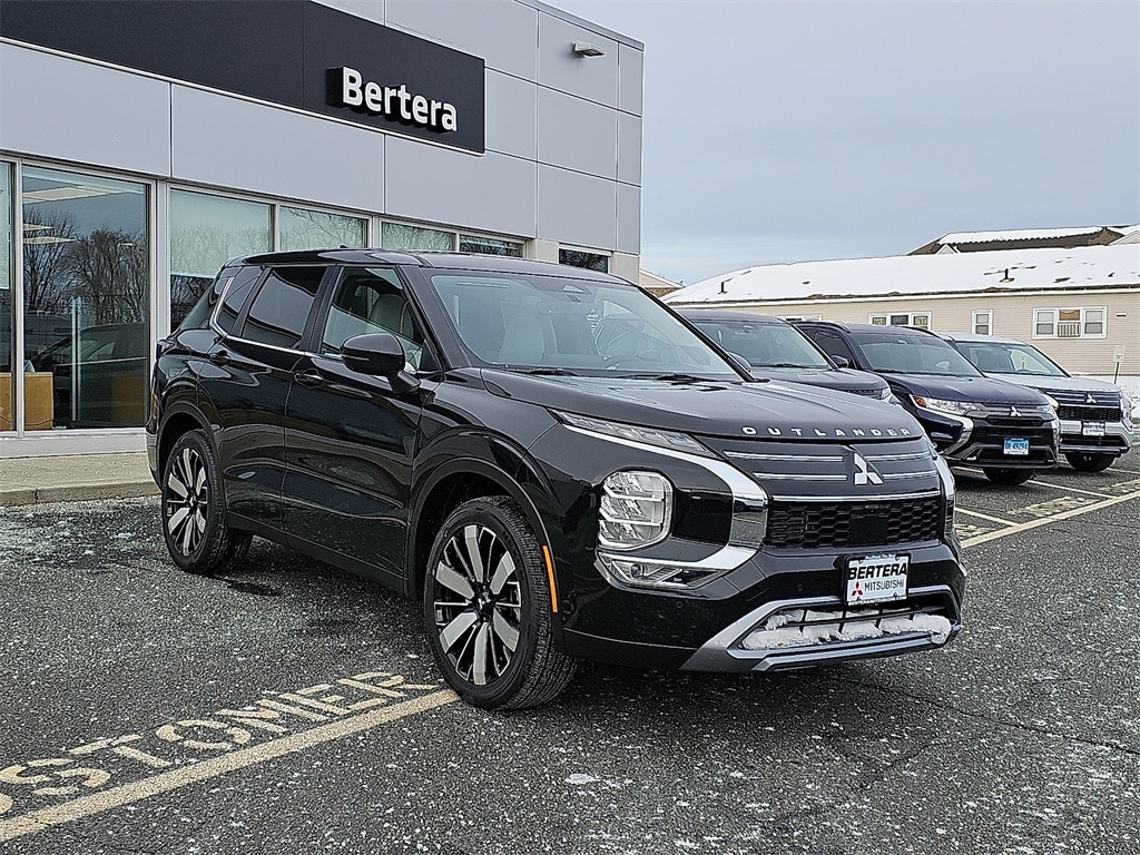 2026 Mitsubishi Outlander SE's photo