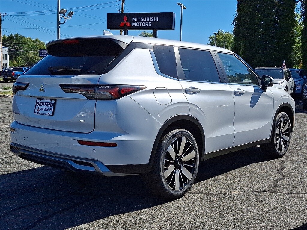 2025 Mitsubishi Outlander SE Ralliart photo 3