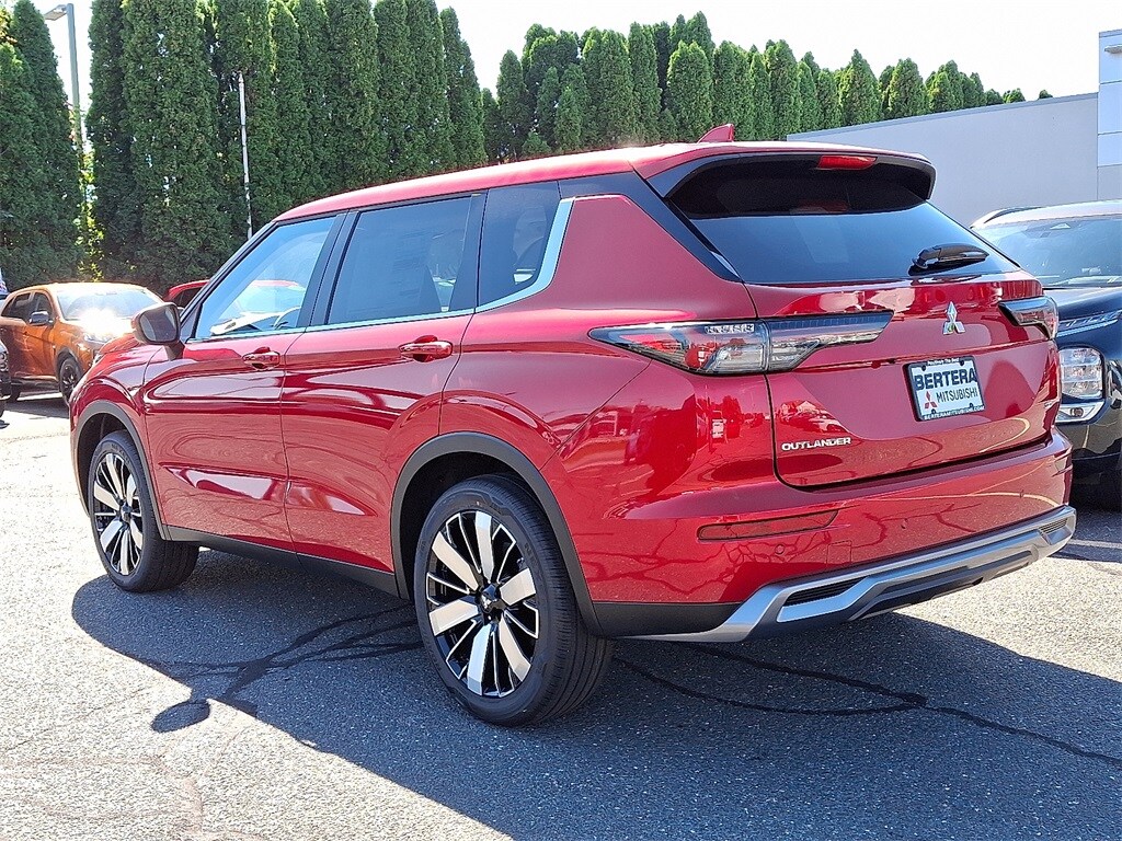 2025 Mitsubishi Outlander SE Ralliart photo 3