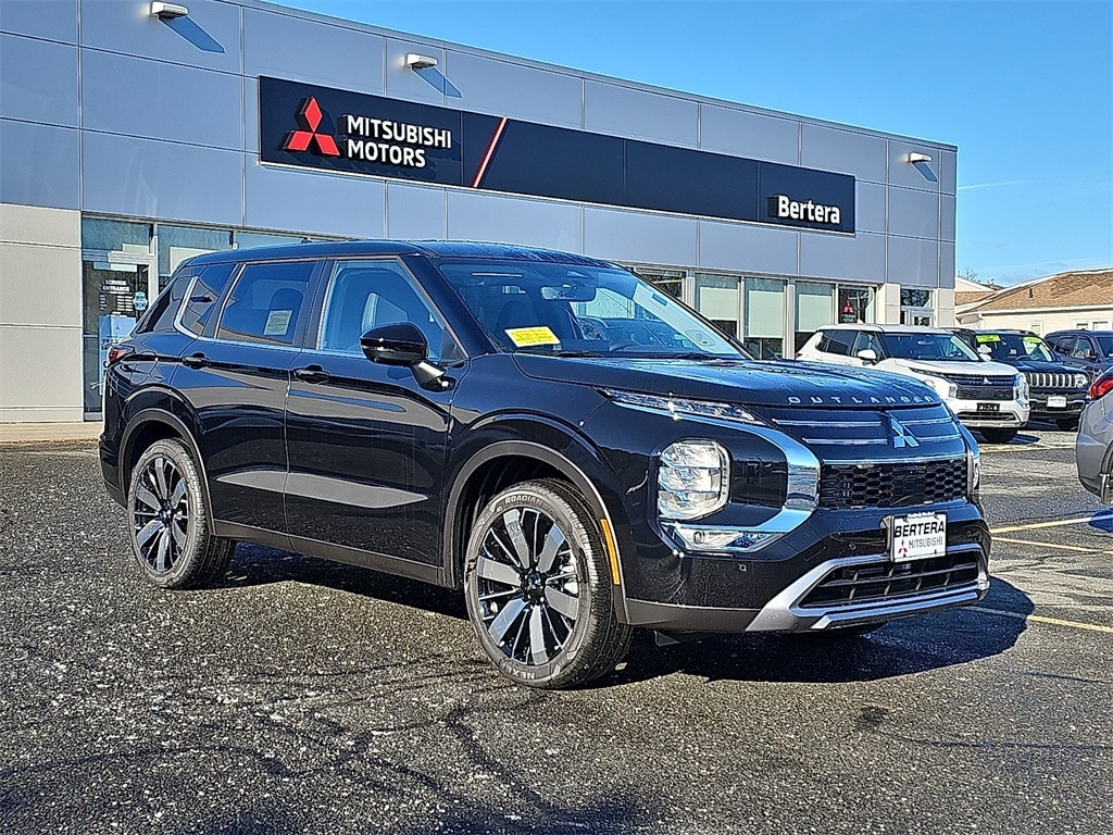 2026 Mitsubishi Outlander SE's photo