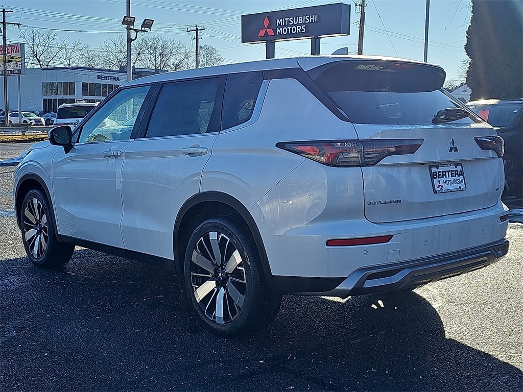 New 2026 Mitsubishi Outlander SE SUV