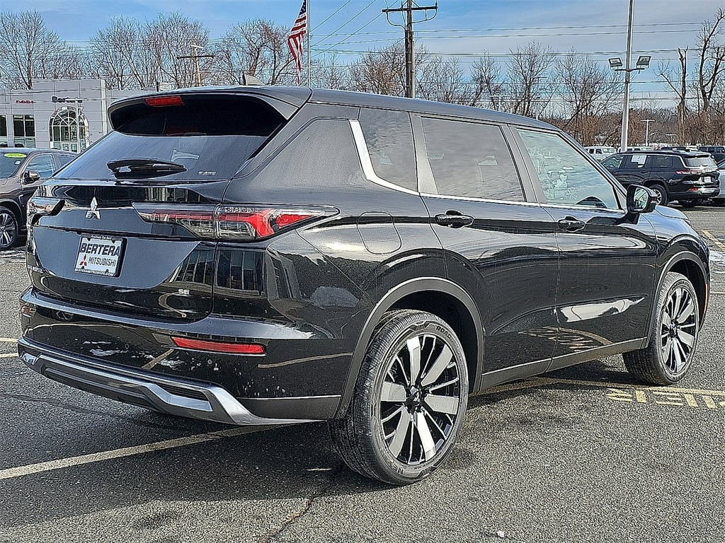 New 2026 Mitsubishi Outlander SE SUV