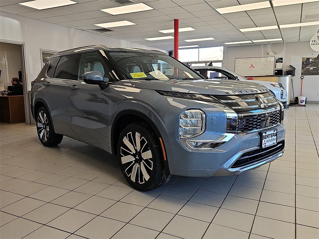 2026 Mitsubishi Outlander SEL's photo