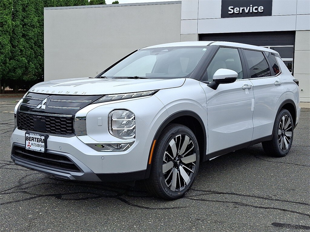 2025 Mitsubishi Outlander SE photo 2