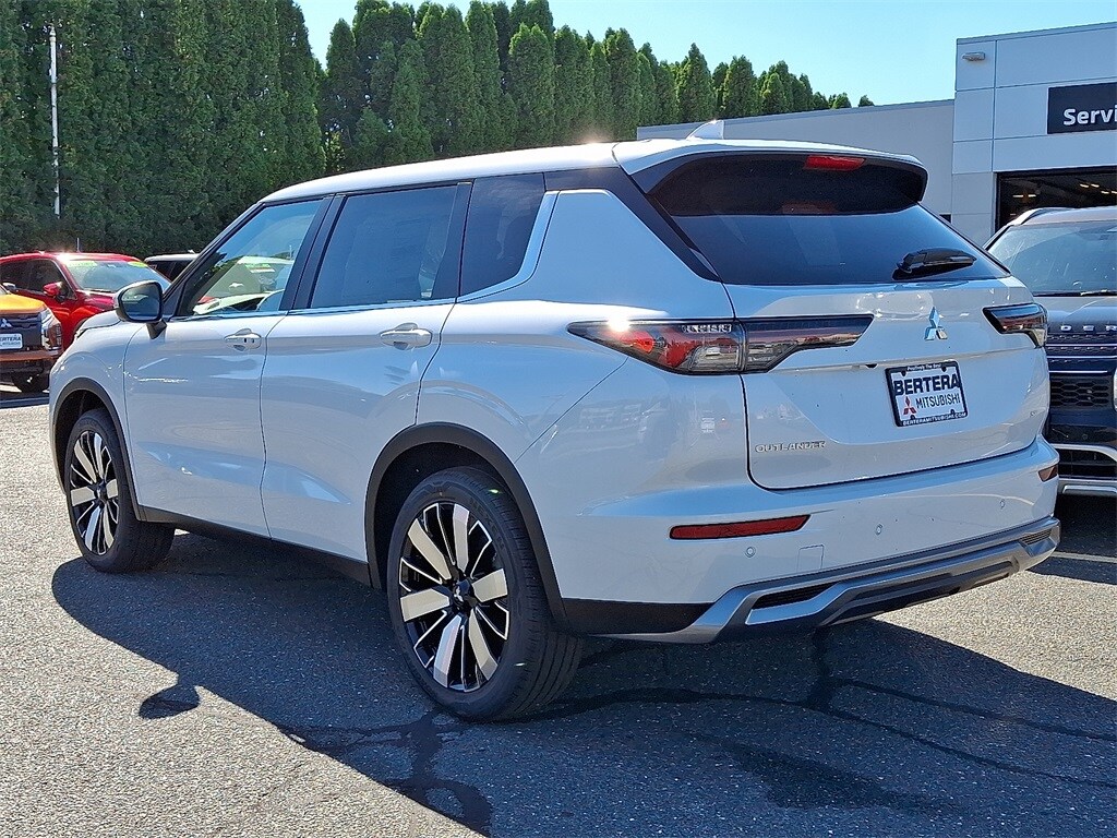 2025 Mitsubishi Outlander SE Ralliart photo 2