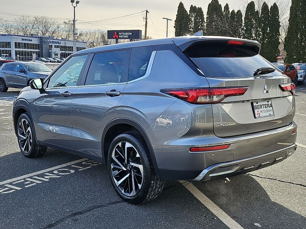 Used 2024 Mitsubishi Outlander SE SUV