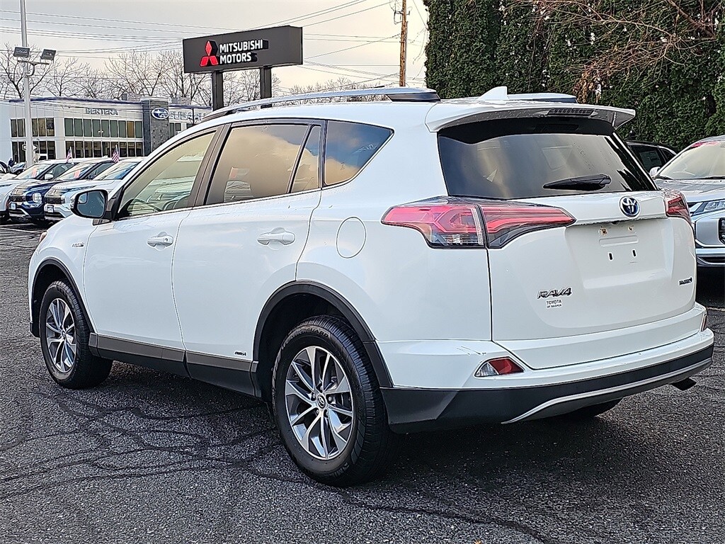2018 Toyota RAV4 Hybrid LE photo 3