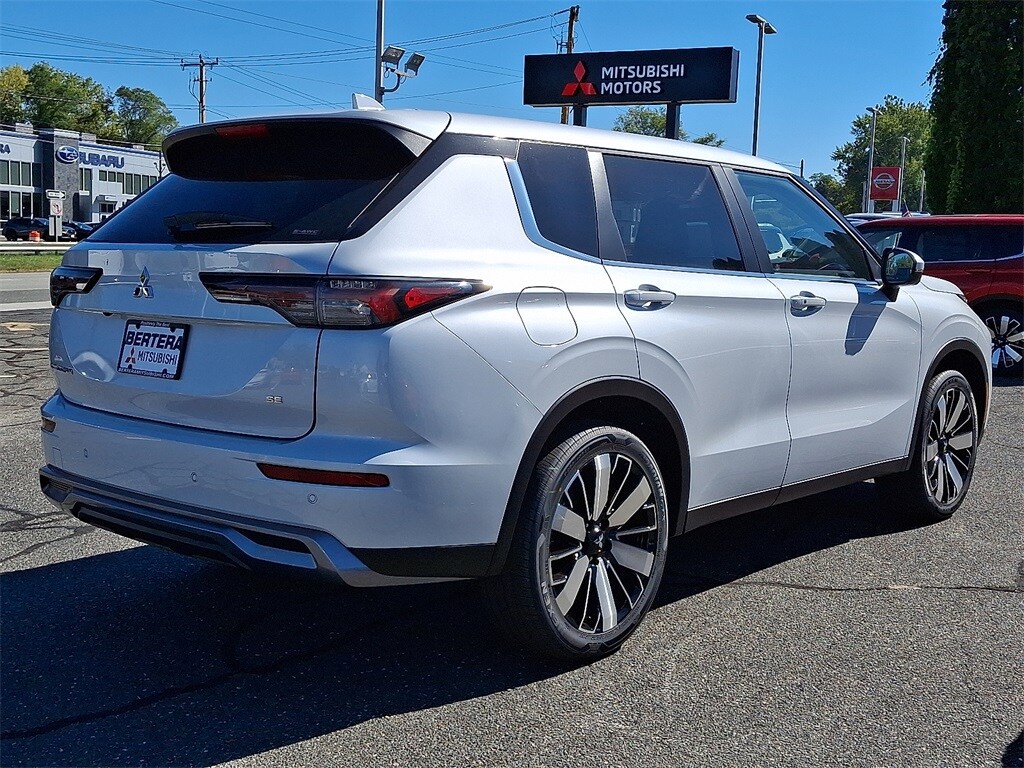 2025 Mitsubishi Outlander SE Ralliart photo 4