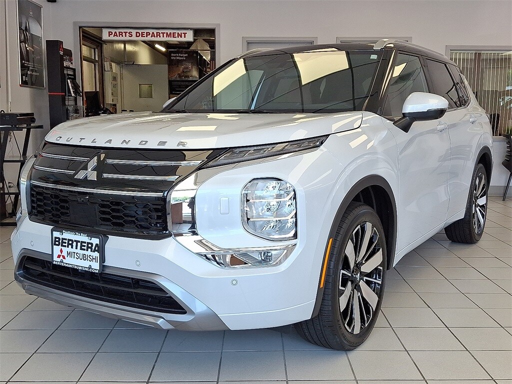 2025 Mitsubishi Outlander SEL photo 2