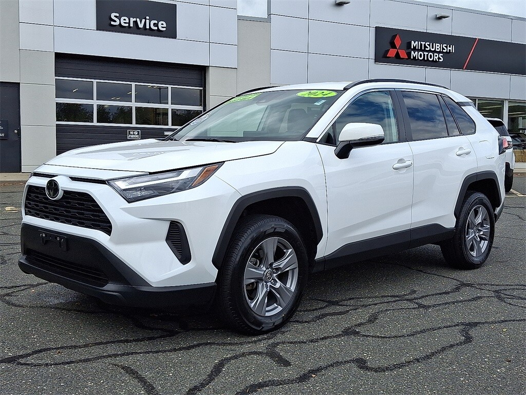 2024 Toyota RAV4 XLE photo 3
