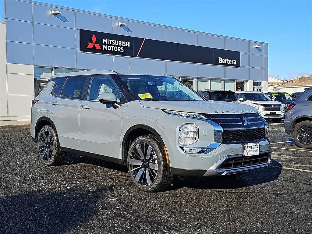 2026 Mitsubishi Outlander SE's photo