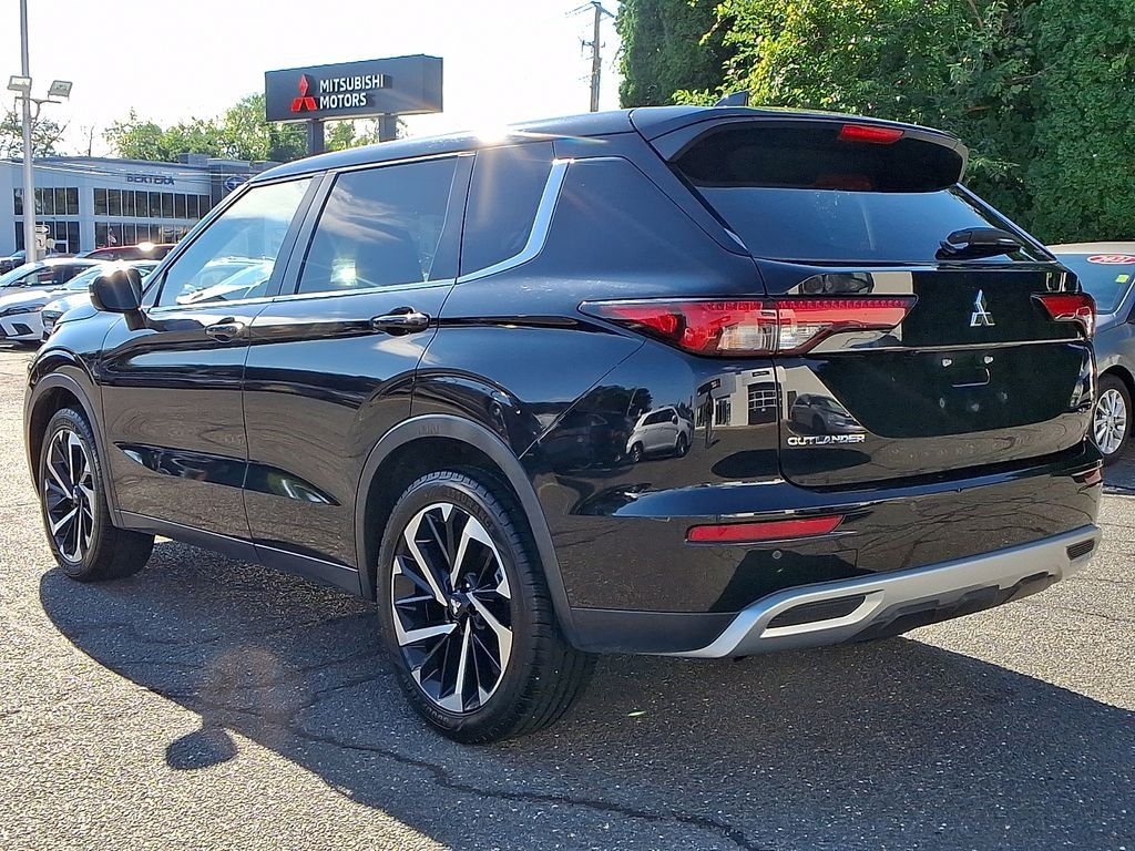 Used 2024 Mitsubishi Outlander SE SUV