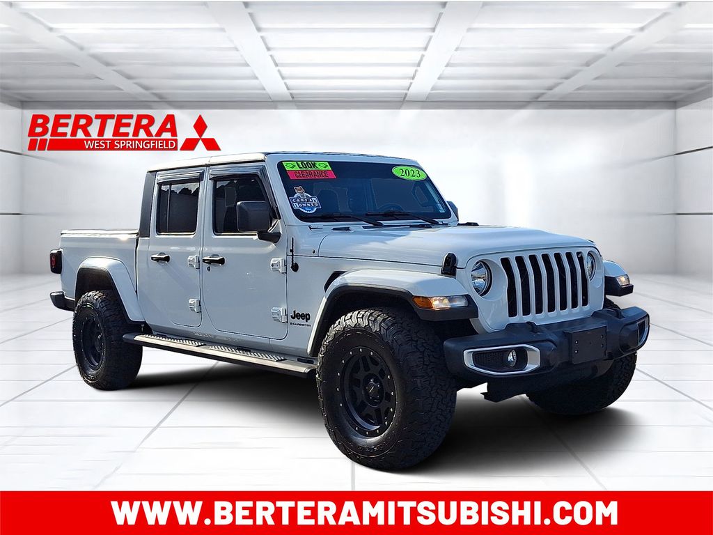 2023 Jeep Gladiator Sport S's photo