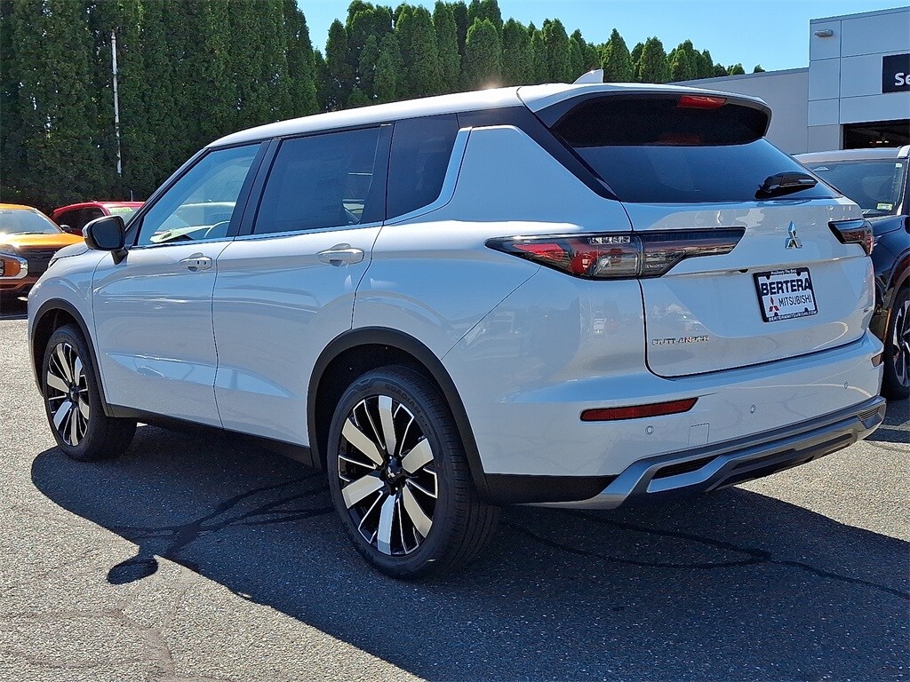 2025 Mitsubishi Outlander SE Ralliart photo 3