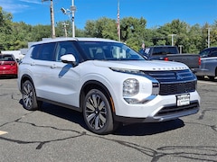 2025 Mitsubishi Outlander SE SUV