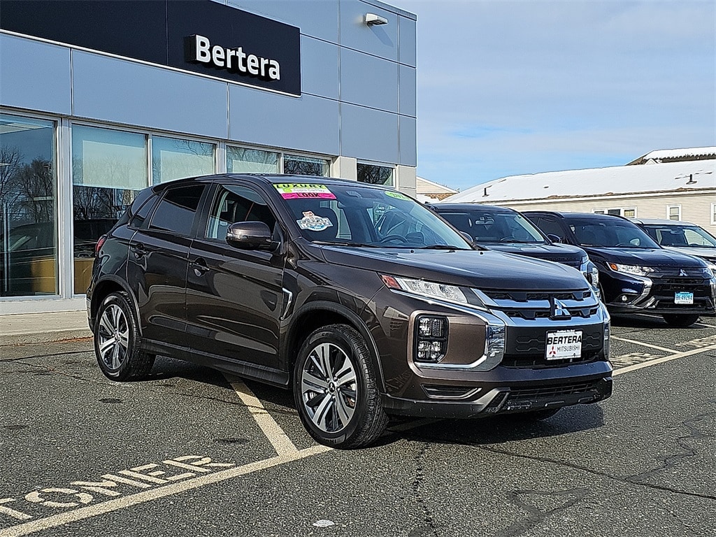 2024 Mitsubishi Outlander Sport SE's photo