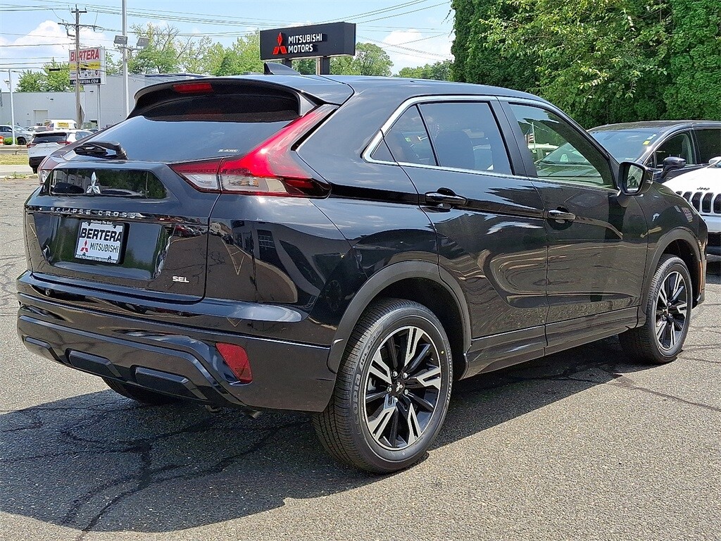 2025 Mitsubishi Eclipse Cross SEL photo 4