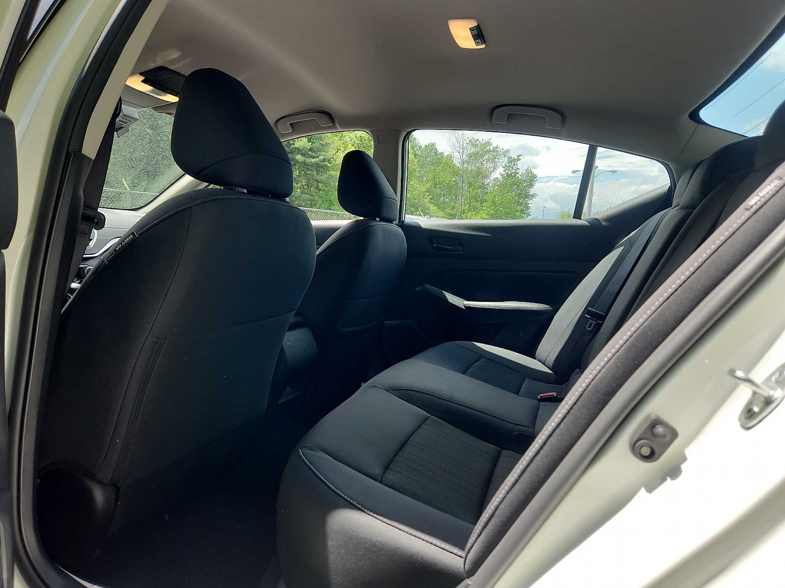 2025 Nissan Altima SV - Photo 10