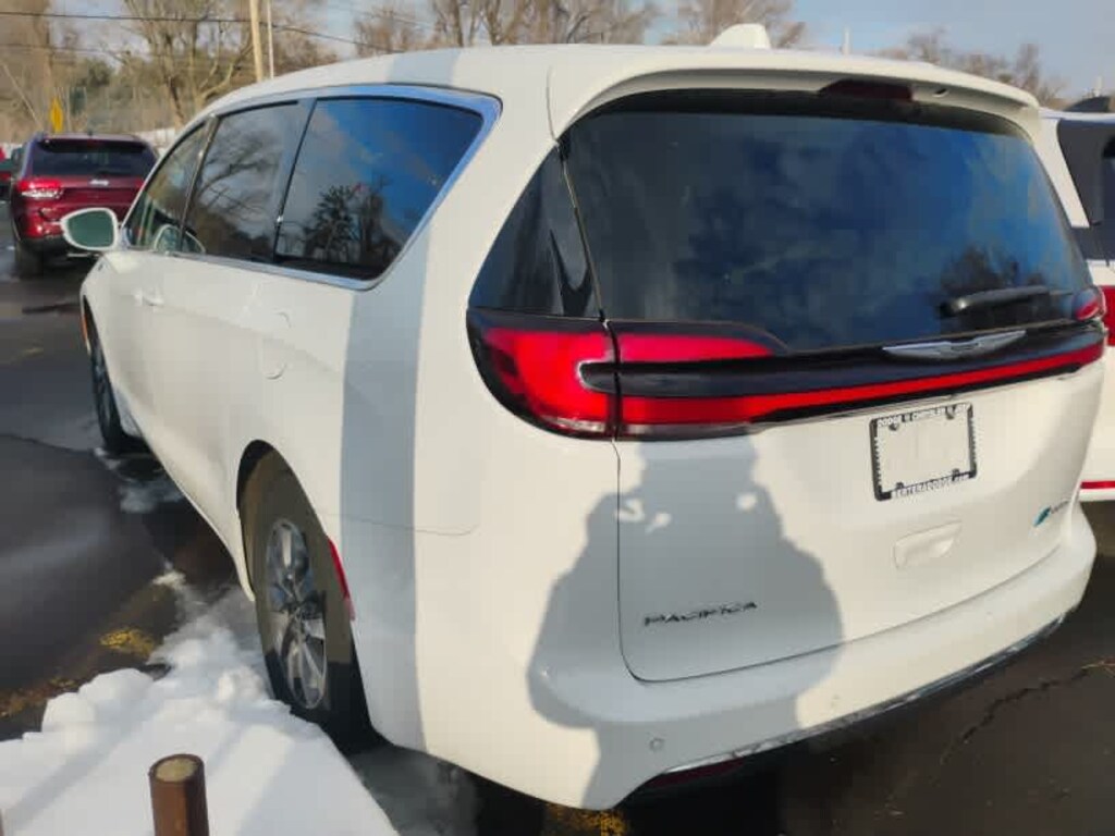 Used 2022 Chrysler Pacifica Hybrid Touring L Van Passenger Van