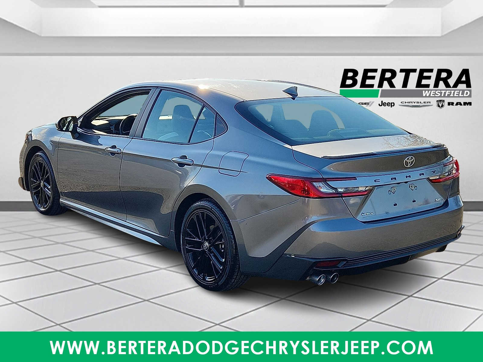 2025 Toyota Camry SE photo 4