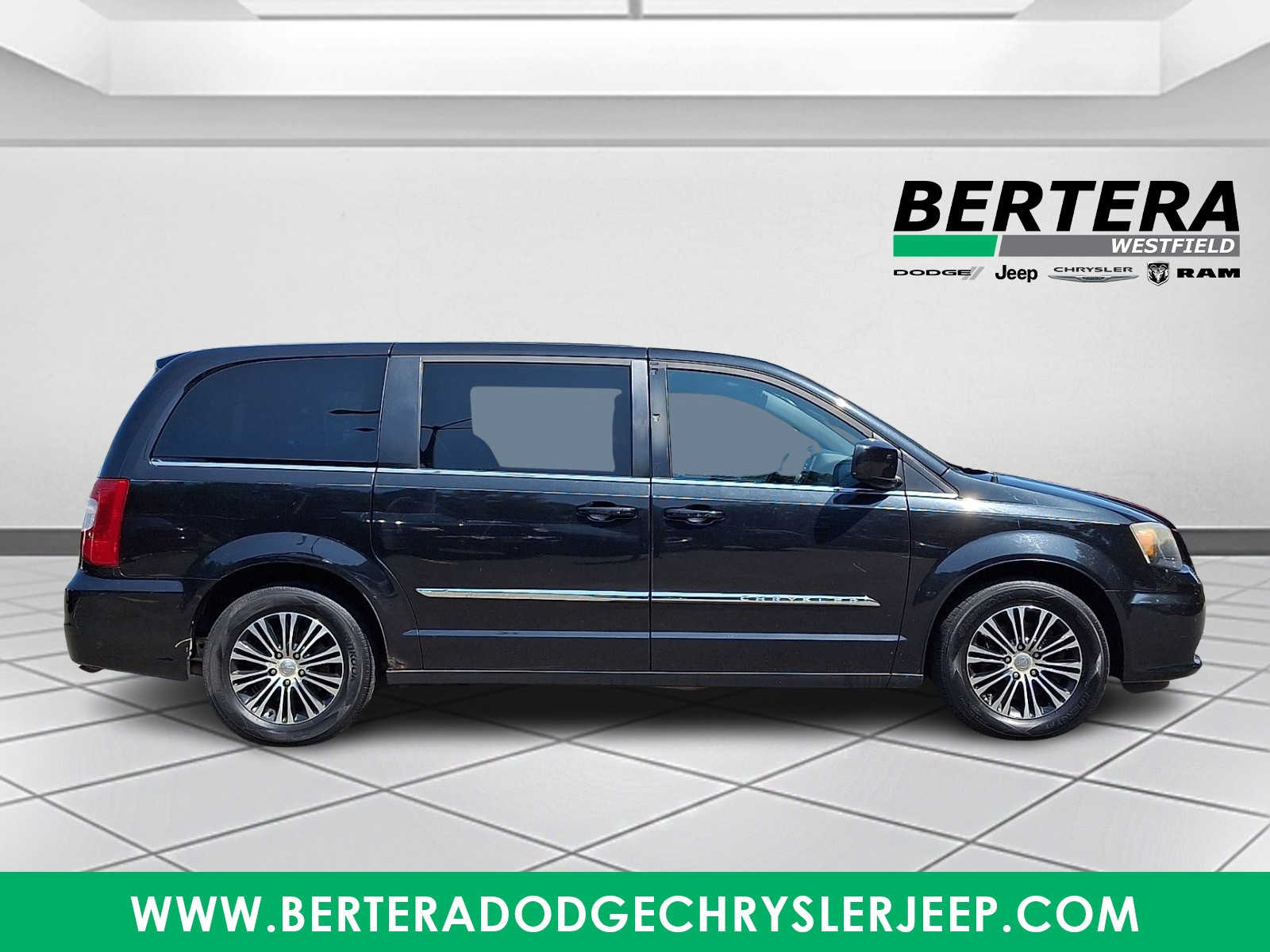 2014 Chrysler Town & Country S - Photo 7