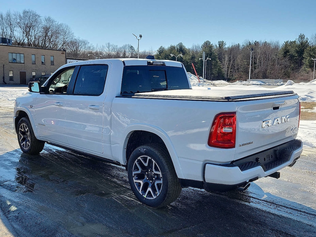 New 2026 Ram 1500 LARAMIE CREW CAB 4X4 5'7 BOX Pickup