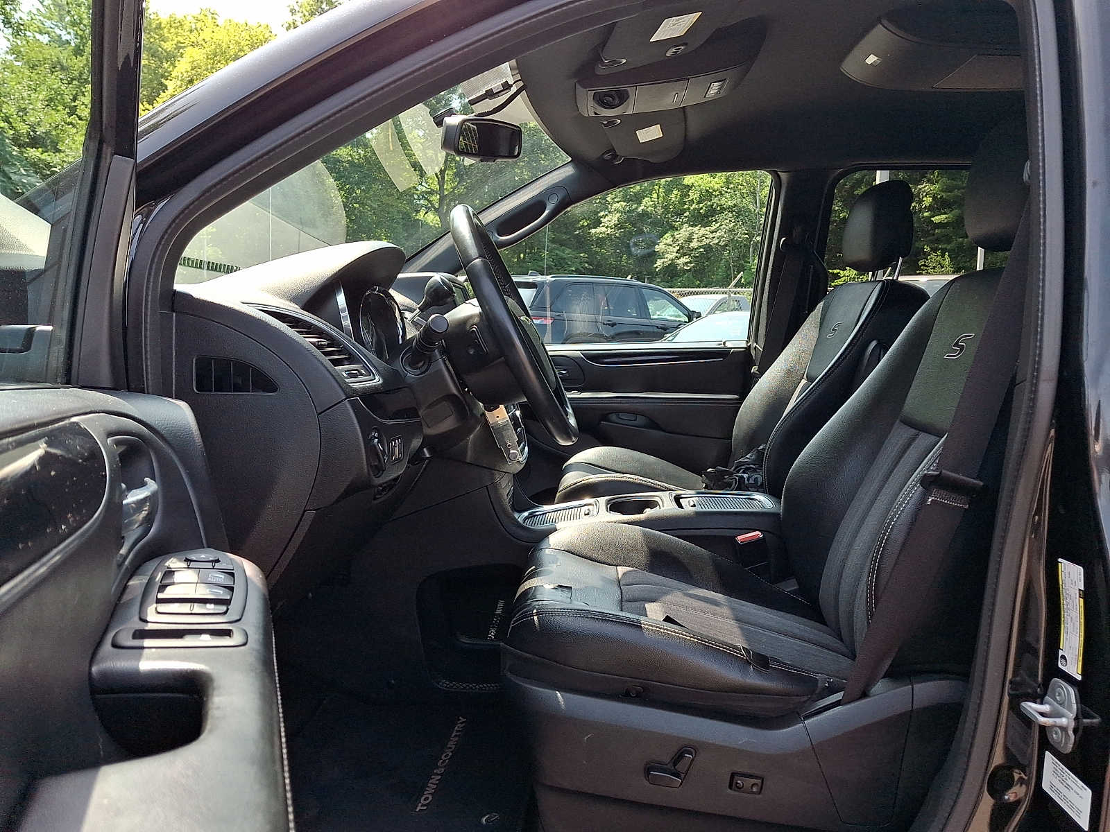 2014 Chrysler Town & Country S - Photo 18