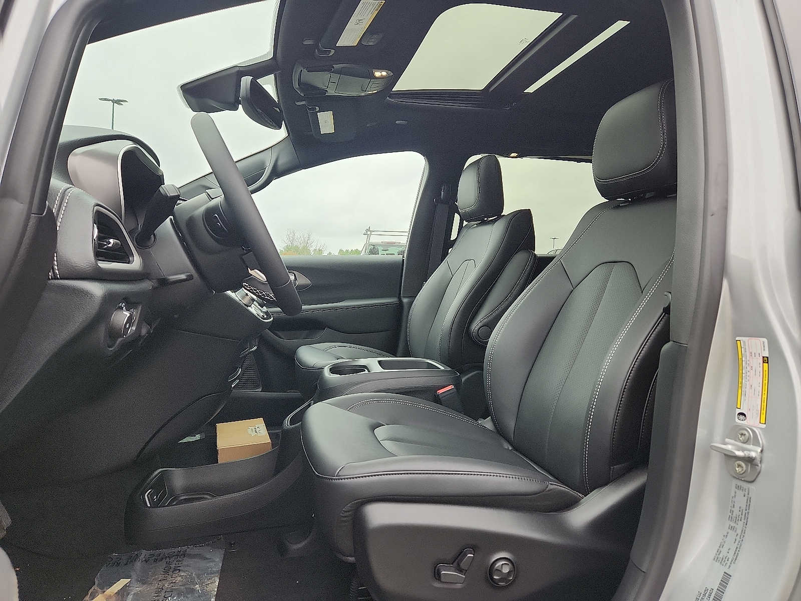 2026 Chrysler Pacifica Select - Photo 9
